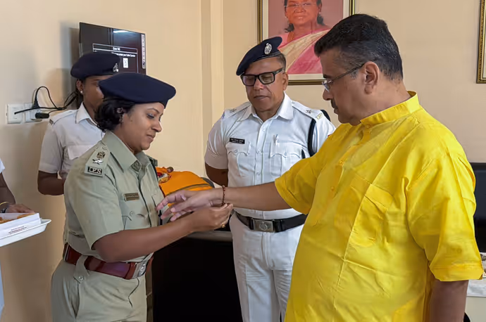 Rakhi : सिंधिया से सम्राट तक, 10 फोटोज में देखें CM-मंत्रियों ने कैसे मनाया रक्षाबंधन