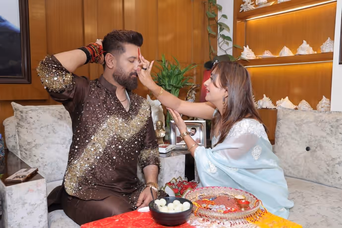 Rakhi : सिंधिया से सम्राट तक, 10 फोटोज में देखें CM-मंत्रियों ने कैसे मनाया रक्षाबंधन