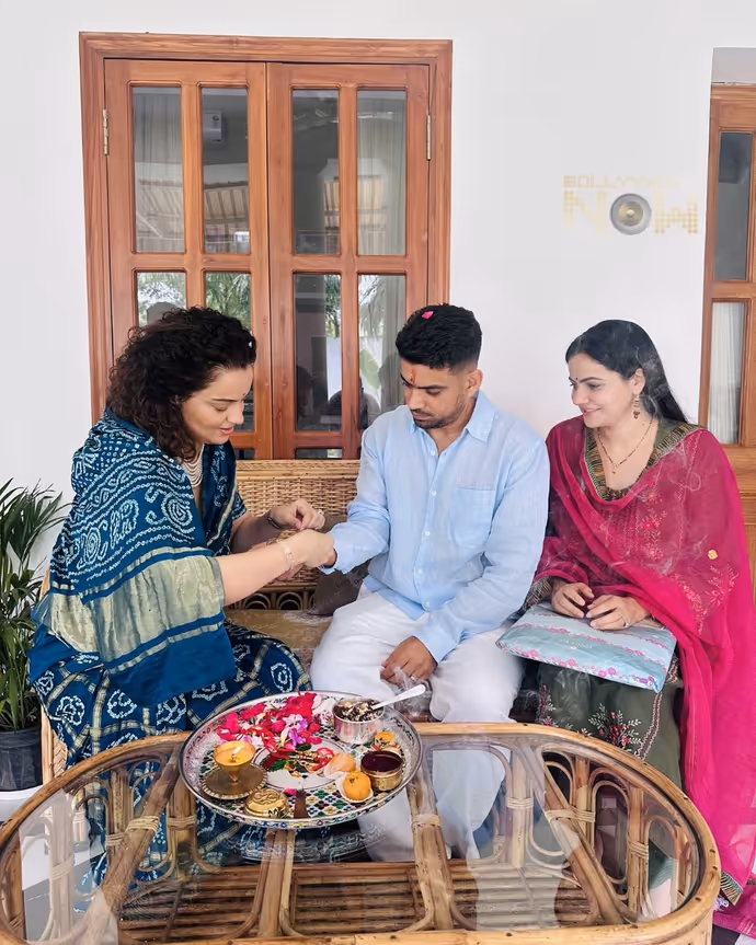 16 Photos:सारा अली खान से लेकर श्वेता तिवारी तक, 9 सेलेब्स के घर राखी के रंग