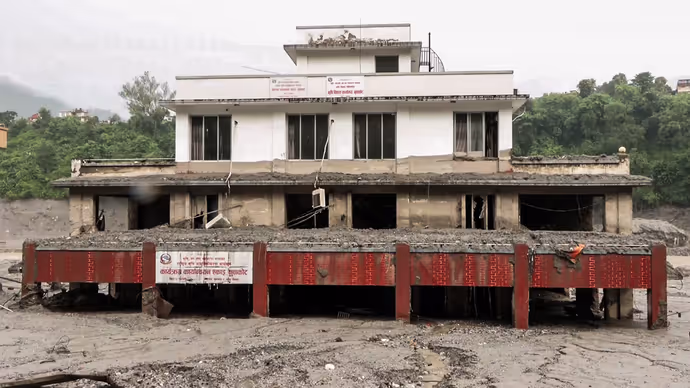 Nepal Flood Photos: नेपाल में बाढ़ का कहर! त्रिशूली में कीचड़ से घिरे घर, सामने आईं तबाही की 15 तस्वीरें