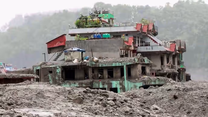 Nepal Flood Photos: नेपाल में बाढ़ का कहर! त्रिशूली में कीचड़ से घिरे घर, सामने आईं तबाही की 15 तस्वीरें