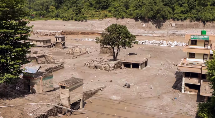 Nepal Flood Photos: नेपाल में बाढ़ का कहर! त्रिशूली में कीचड़ से घिरे घर, सामने आईं तबाही की 15 तस्वीरें