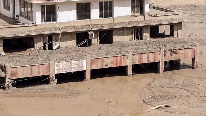 Nepal Flood Photos: नेपाल में बाढ़ का कहर! त्रिशूली में कीचड़ से घिरे घर, सामने आईं तबाही की 15 तस्वीरें