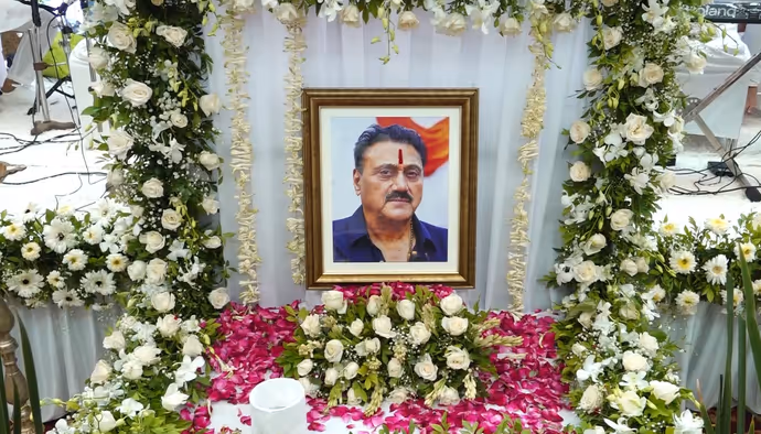 पति कुकू कोहली की प्रेयर मीट में टूटीं अरुणा ईरानी, PHOTOS में देखें श्रद्धांजलि देने कौन पहुंचा