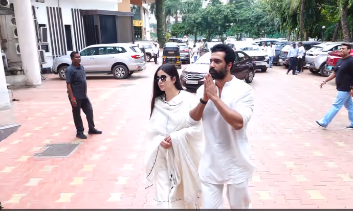 पति कुकू कोहली की प्रेयर मीट में टूटीं अरुणा ईरानी, PHOTOS में देखें श्रद्धांजलि देने कौन पहुंचा