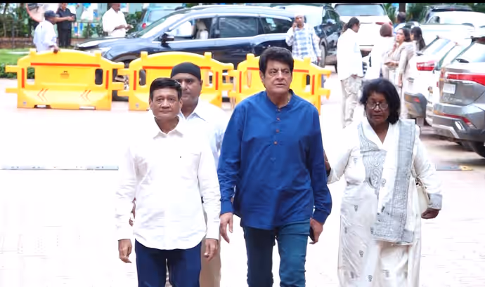 पति कुकू कोहली की प्रेयर मीट में टूटीं अरुणा ईरानी, PHOTOS में देखें श्रद्धांजलि देने कौन पहुंचा