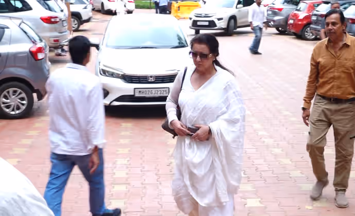 पति कुकू कोहली की प्रेयर मीट में टूटीं अरुणा ईरानी, PHOTOS में देखें श्रद्धांजलि देने कौन पहुंचा