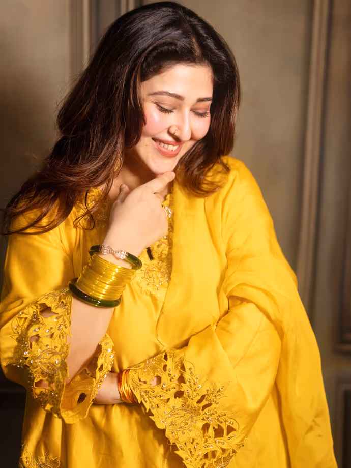 Tv की पार्वती येलो सूट में लगी अप्सरा जैसी, 10 Photos में देखें सोनारिका भदौरिया का अंदाज