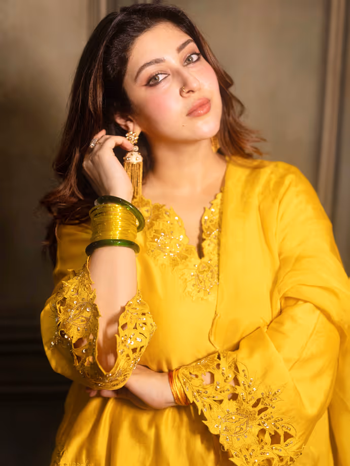 Tv की पार्वती येलो सूट में लगी अप्सरा जैसी, 10 Photos में देखें सोनारिका भदौरिया का अंदाज