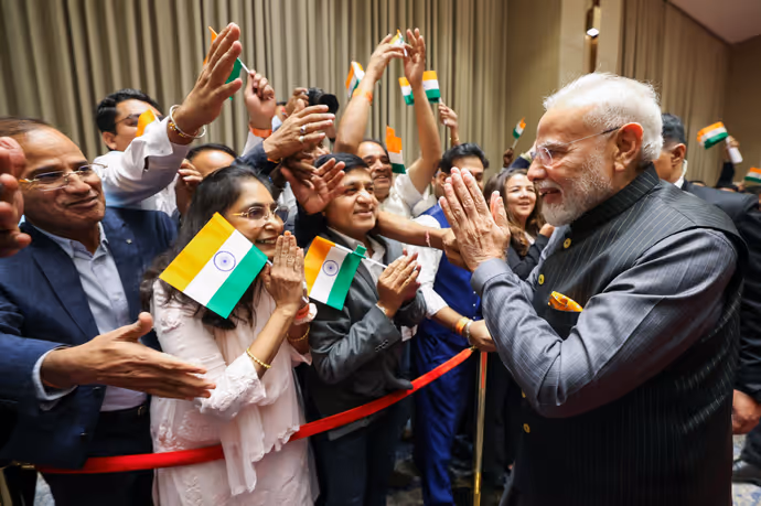 ताशकंद में मोदी-मोदी के नारों की गूंज, देखिए PM के उज्बेकिस्तान दौरे की 10 खास तस्वीरें