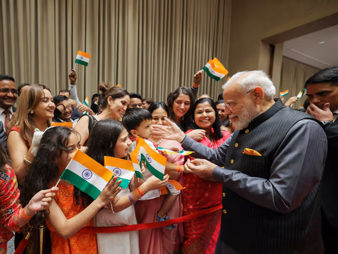 ताशकंद में मोदी-मोदी के नारों की गूंज, देखिए PM के उज्बेकिस्तान दौरे की 10 खास तस्वीरें