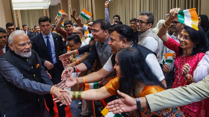 ताशकंद में मोदी-मोदी के नारों की गूंज, देखिए PM के उज्बेकिस्तान दौरे की 10 खास तस्वीरें