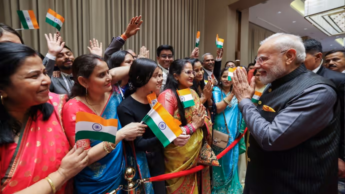 ताशकंद में मोदी-मोदी के नारों की गूंज, देखिए PM के उज्बेकिस्तान दौरे की 10 खास तस्वीरें