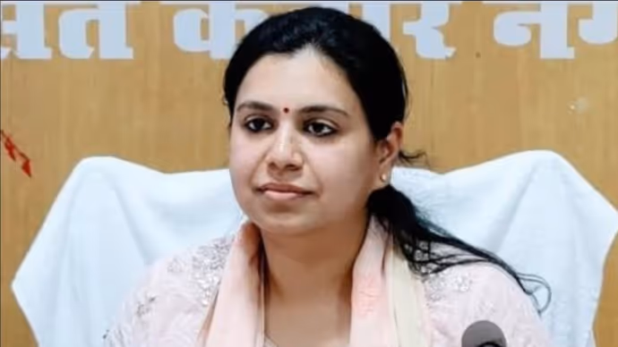 IAS से इस्तीफा देने वाली दिव्या मित्तल ने किया सबसे बड़ा खुलासा, टेंशन में कई नेता..बोलीं-डरूंगी नहीं