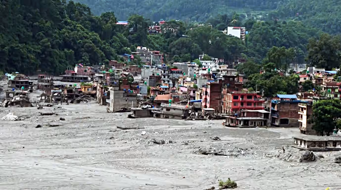 बाढ़ के बाद ऐसा दिख रहा Nepal का त्रिशूली, देखें 10 PHOTOS
