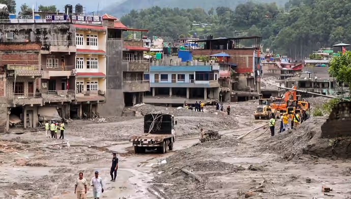 बाढ़ के बाद ऐसा दिख रहा Nepal का त्रिशूली, देखें 10 PHOTOS