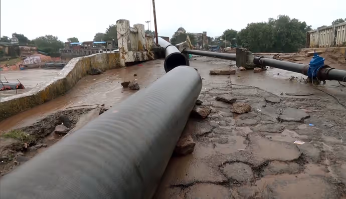 चित्रकूट में मंदाकिनी का रौद्र रूप: मंदिर-घाट डूबे, 8 PHOTO में देखें बाढ़ से मचा हाहाकार
