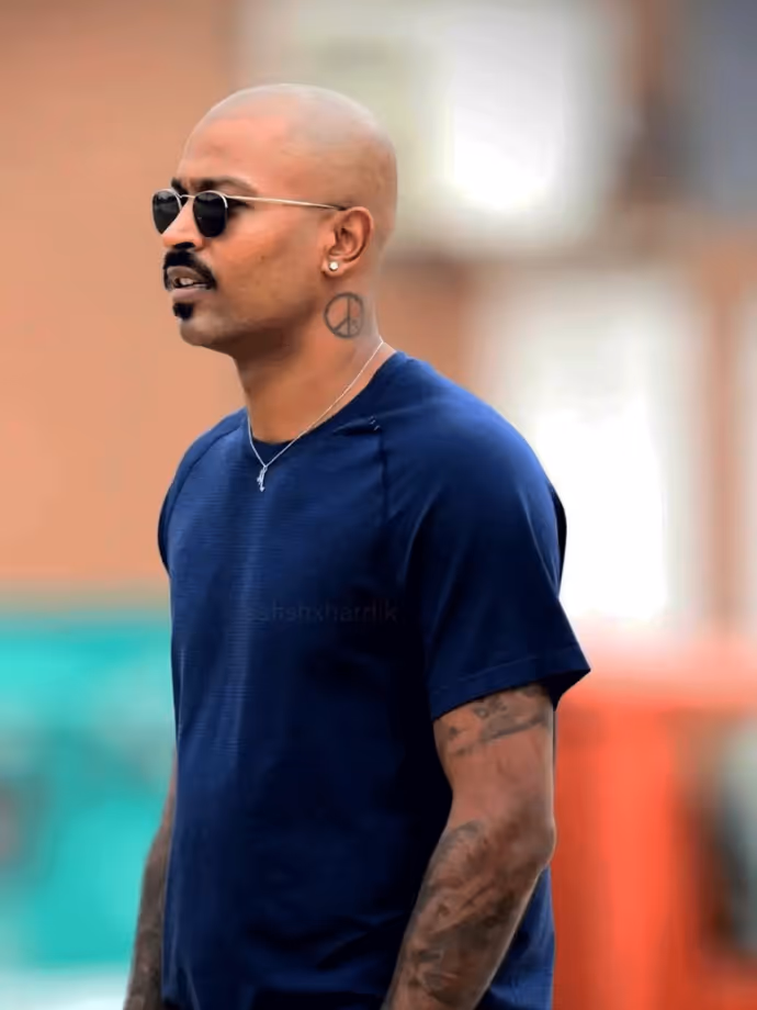हार्दिक पांड्या का नया Bald Look हुआ वायरल, शिवाजी द बॉस के रजनीकांत से फैंस ने किया कंपेयर