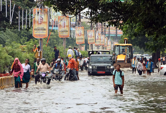पटना में दिखा गंगा का रौद्र रूप, कई मंदिर-घर डूबे; 10 PHOTOS में देखें बारिश का कहर