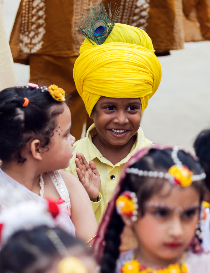 Janmashtami 2026: माथे पर मोरपंख-हाथ में बांसुरी, 10 तस्वीरों में देखें कृष्ण बने बच्चों का मनमोहक अंदाज