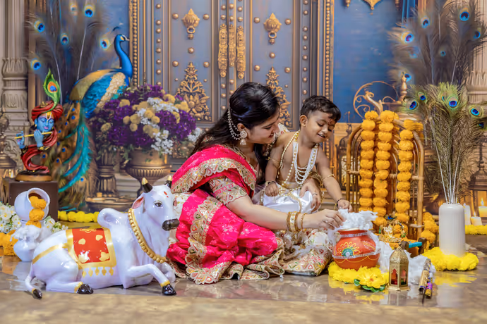 Janmashtami 2026: माथे पर मोरपंख-हाथ में बांसुरी, 10 तस्वीरों में देखें कृष्ण बने बच्चों का मनमोहक अंदाज