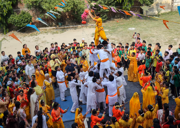 Janmashtami 2026: माथे पर मोरपंख-हाथ में बांसुरी, 10 तस्वीरों में देखें कृष्ण बने बच्चों का मनमोहक अंदाज