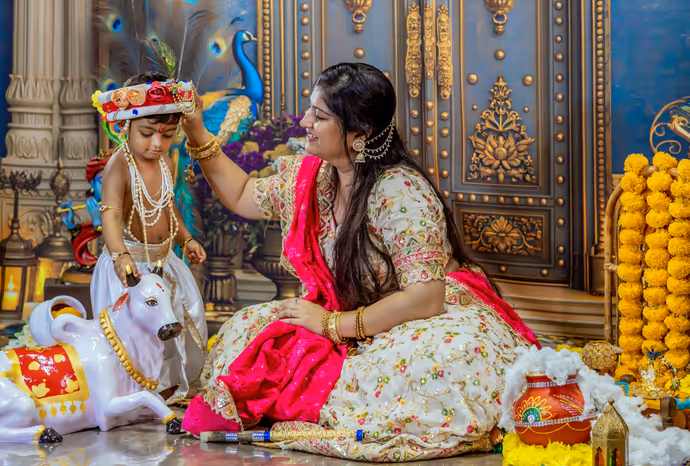 Janmashtami 2026: माथे पर मोरपंख-हाथ में बांसुरी, 10 तस्वीरों में देखें कृष्ण बने बच्चों का मनमोहक अंदाज
