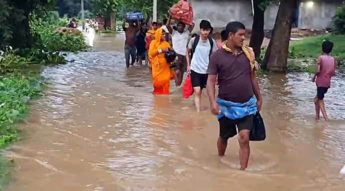 Bihar Flood: पटना हुआ पानी पानी...7 तस्वीरों में देखिए गंगा के तांडव से तबाही