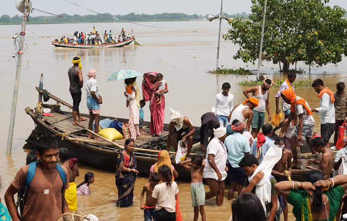 Bihar Flood: पटना हुआ पानी पानी...7 तस्वीरों में देखिए गंगा के तांडव से तबाही