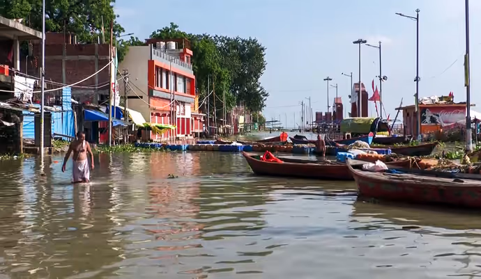 रुद्रप्रयाग में अलकनंदा उफान पर तो सिक्किम में भूस्खलन ने रोका नदी का रास्ता, 10 PHOTO में बारिश का कहर