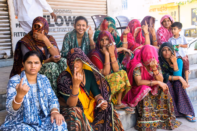 Jaipur Nikay Chunav: घूंघट से पगड़ी तक, 5 तस्वीरों में देखिए वोटिंग का अनोखा अंदाज