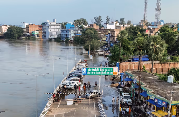 Bihar Flood: गंगा-पुनपुन का जलस्तर बढ़ा, 10 PHOTOS में भागलपुर से पटना तक बस पानी ही पानी
