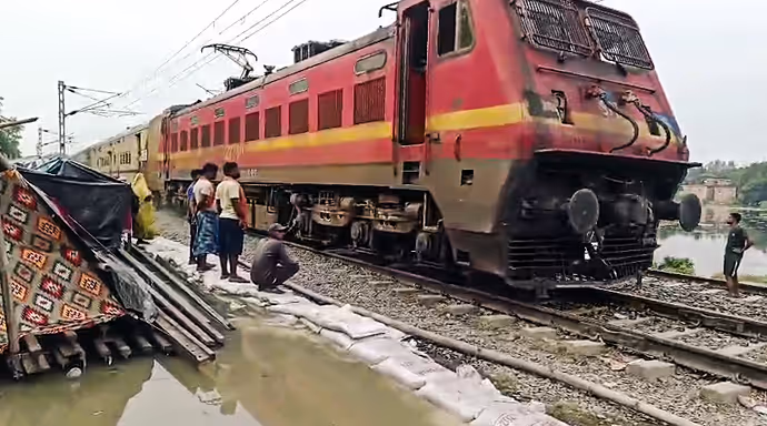 Bihar Flood: गंगा-पुनपुन का जलस्तर बढ़ा, 10 PHOTOS में भागलपुर से पटना तक बस पानी ही पानी