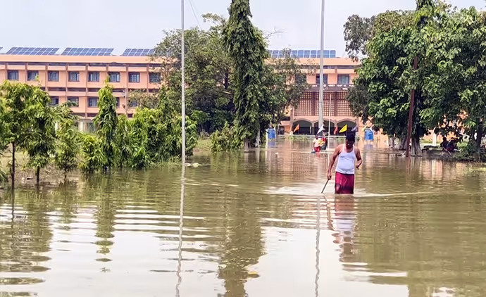 Bihar Flood: गंगा-पुनपुन का जलस्तर बढ़ा, 10 PHOTOS में भागलपुर से पटना तक बस पानी ही पानी
