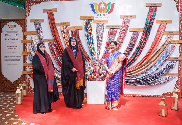 न कोई तामझाम, न दिखावा...BRICS में ईरानी राष्ट्रपति की बेटी जहरा ने जीता दिल, देखें 7 तस्वीरें
