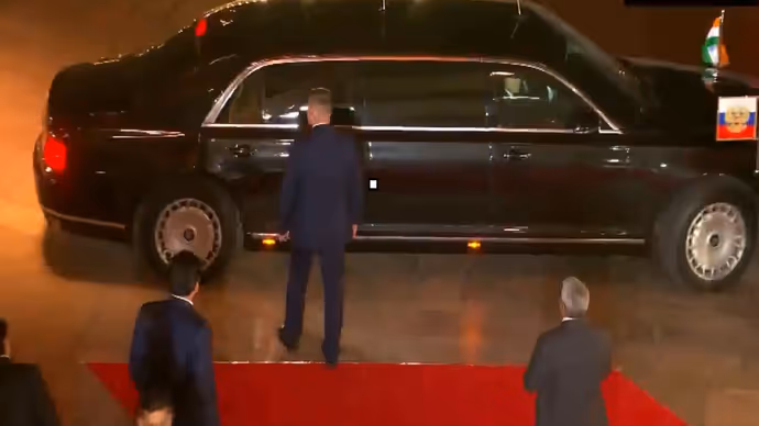 BRICS Gala Dinner: चमचमाती Aurus से पहुंचे पुतिन, 7 तस्वीरों में देखें रूसी राष्ट्रपति का शाही अंदाज