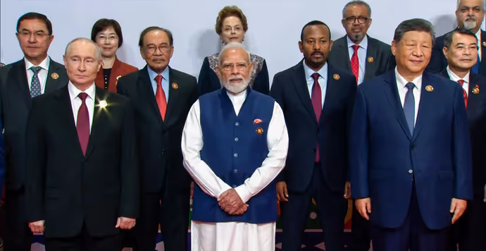 BRICS Summit 2026: दूसरे दिन कैमरे में कैद हुए 10 यादगार पल, एक फ्रेम में दिखे दुनिया के दिग्गज नेता