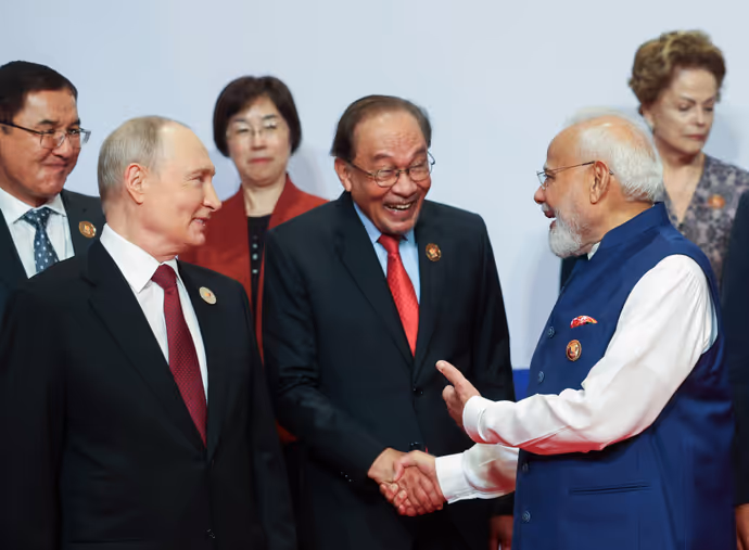 BRICS Summit 2026: दूसरे दिन कैमरे में कैद हुए 10 यादगार पल, एक फ्रेम में दिखे दुनिया के दिग्गज नेता
