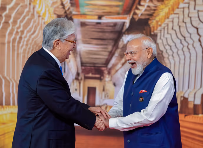 BRICS Summit Photos: पुतिन संग ठहाके, पेजेश्कियन को लगाया गले; भारत मंडपम की 10 खास तस्वीरें