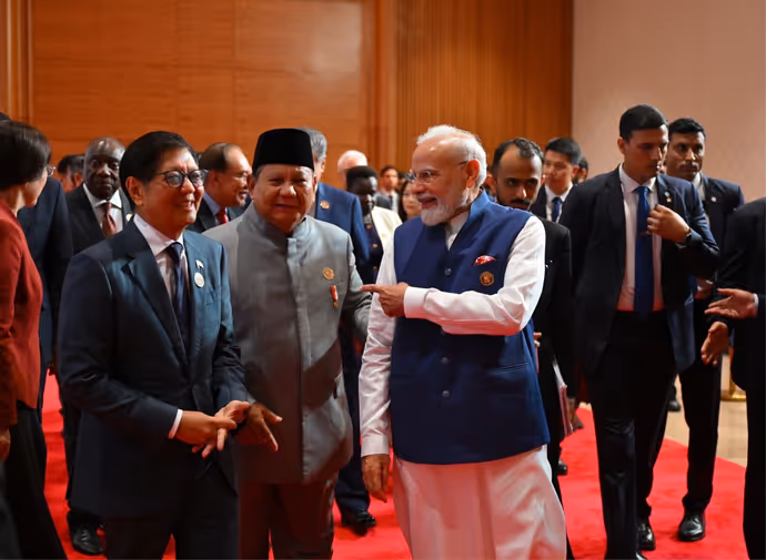 BRICS Summit Photos: पुतिन संग ठहाके, पेजेश्कियन को लगाया गले; भारत मंडपम की 10 खास तस्वीरें