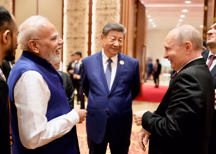 BRICS Summit Photos: पुतिन संग ठहाके, पेजेश्कियन को लगाया गले; भारत मंडपम की 10 खास तस्वीरें