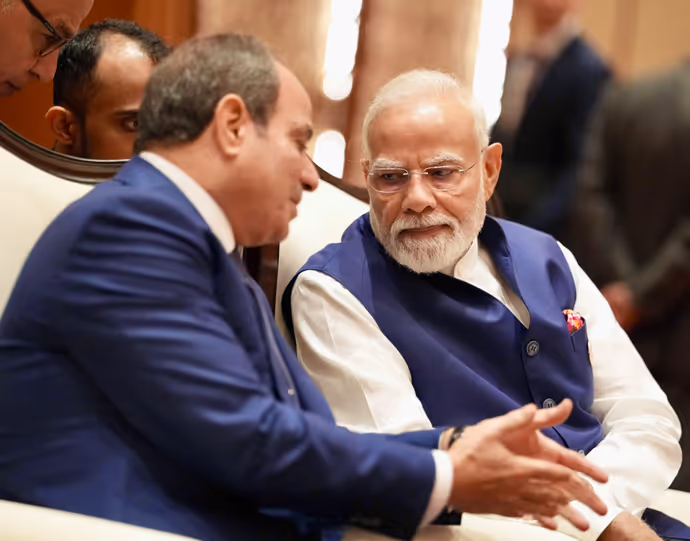 BRICS Summit Photos: पुतिन संग ठहाके, पेजेश्कियन को लगाया गले; भारत मंडपम की 10 खास तस्वीरें