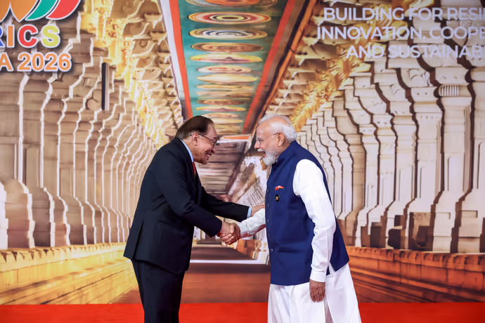 BRICS Summit Photos: पुतिन संग ठहाके, पेजेश्कियन को लगाया गले; भारत मंडपम की 10 खास तस्वीरें