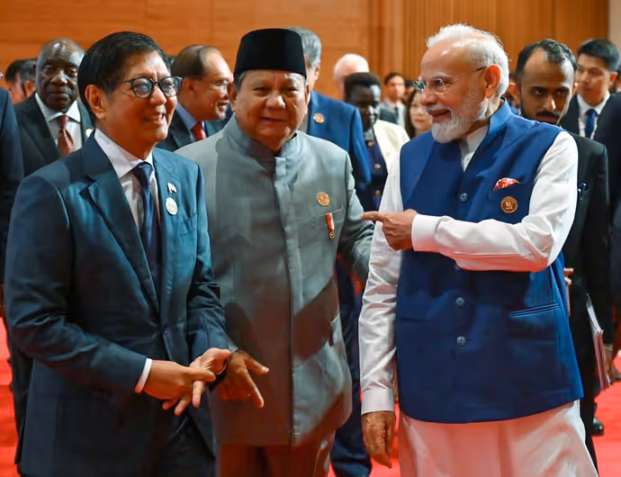 BRICS Summit Photos: पुतिन संग ठहाके, पेजेश्कियन को लगाया गले; भारत मंडपम की 10 खास तस्वीरें