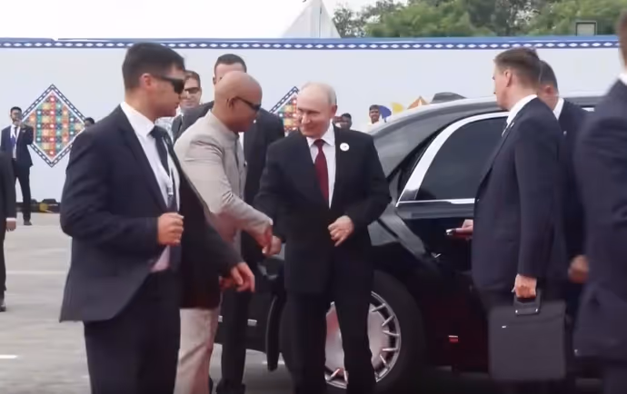 BRICS 2026: समिट के बाद दिल्ली से रवाना हुए पुतिन, देखें विदाई की 10 खास तस्वीरें