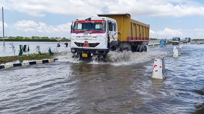 Bihar Flood: भागलपुर में गंगा का रौद्र रूप, 10 PHOTO में घर-दुकान से पार्क-मंदिर तक सब पानी में डूबे