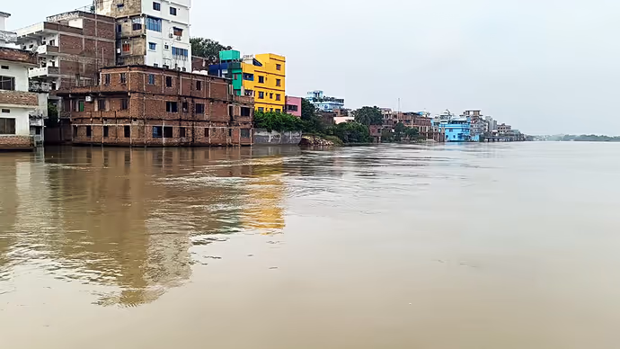 Bihar Flood: भागलपुर में गंगा का रौद्र रूप, 10 PHOTO में घर-दुकान से पार्क-मंदिर तक सब पानी में डूबे