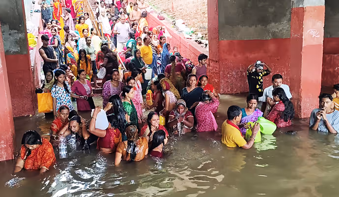 Bihar Flood: भागलपुर में गंगा का रौद्र रूप, 10 PHOTO में घर-दुकान से पार्क-मंदिर तक सब पानी में डूबे