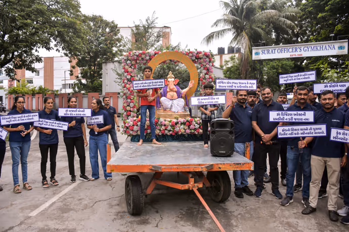 Ganesh Chaturthi : पुलिस के साइबर फ्रॉड रोकने वाले गणपति, देखिए बप्पा की 7 अद्भुत तस्वीरें