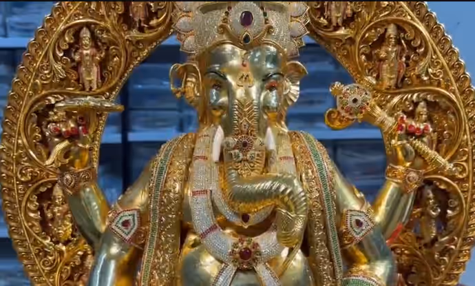 कहां स्थापित हैं 24 कैरेट गोल्ड और अमेरिकन डायमंड वाले गणपति, 5 PHOTOS में देखें भव्य रूप